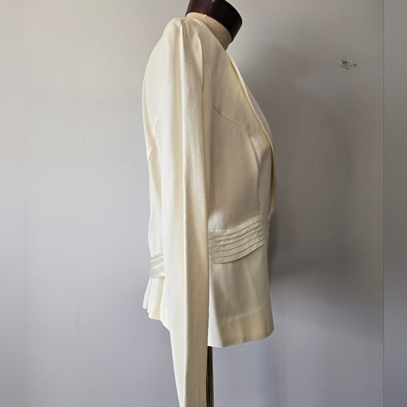 Alexis Cream Women's Blazer with Satin Trim. Size 12 - Picture 4 of 13